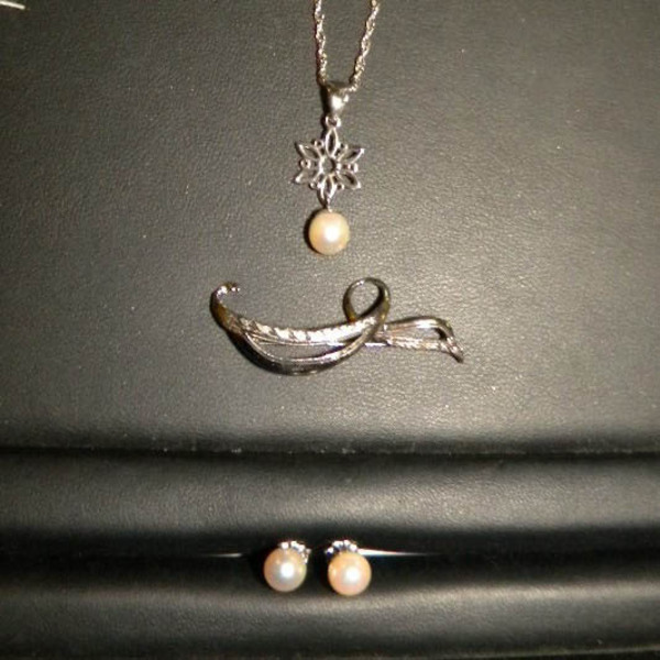 One Piece of Jewelry Becomes Three PearlPinAfter-52 One Piece of Jewelry Becomes Three PearlPinAfter-52